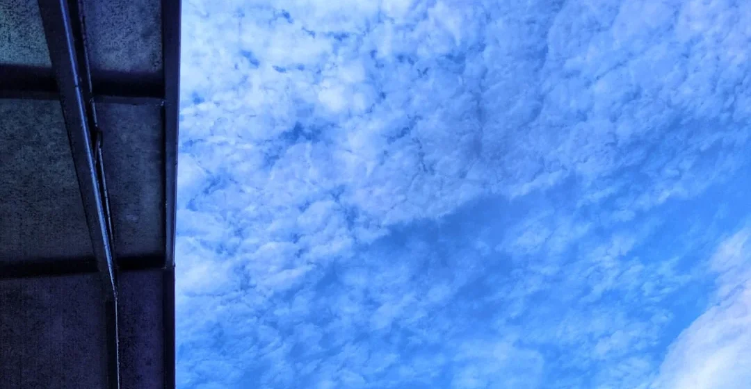 Mengapa langit berwarna biru? Penjelasan ilmiah