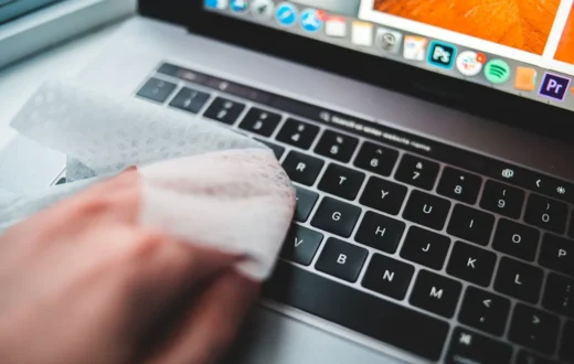 Cara membersihkan keyboard laptop agar tetap awet