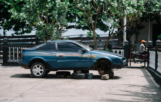 Bahaya mengemudi mobil dengan ban yang botak