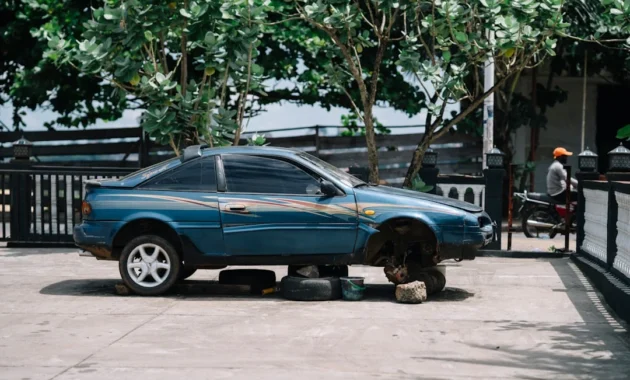 Bahaya mengemudi mobil dengan ban yang botak