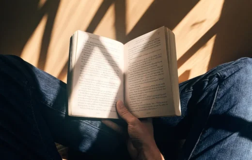 Kebiasaan membaca buku yang mengubah cara pandang dunia