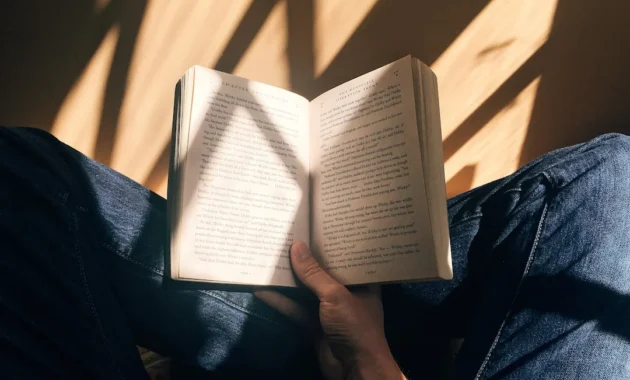 Kebiasaan membaca buku yang mengubah cara pandang dunia