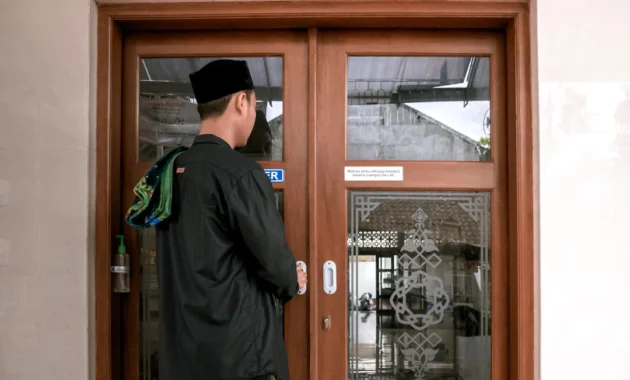 Merawat karet pintu mobil agar tidak getas dan kedap suara
