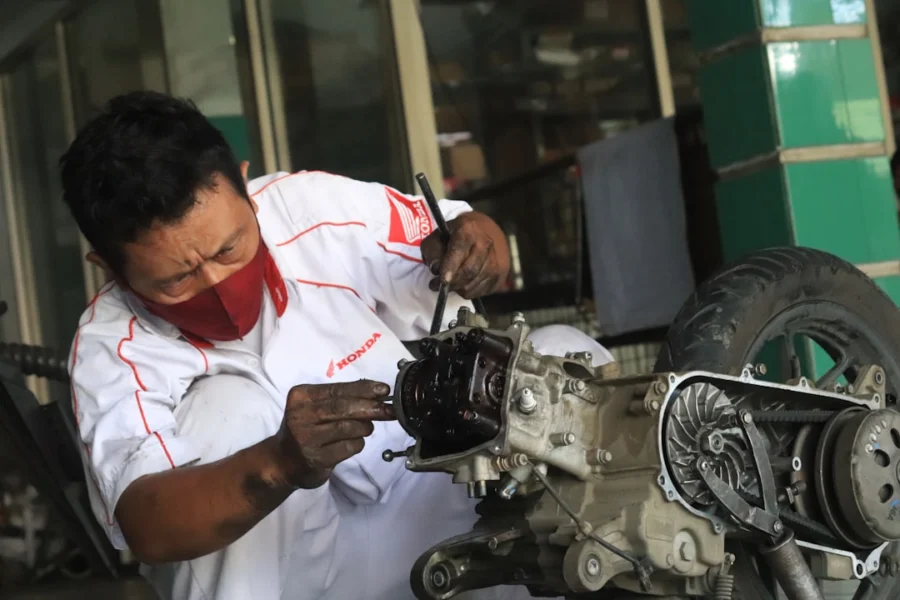 Tindakan pertama saat pembacaan indikator suhu mesin naik
