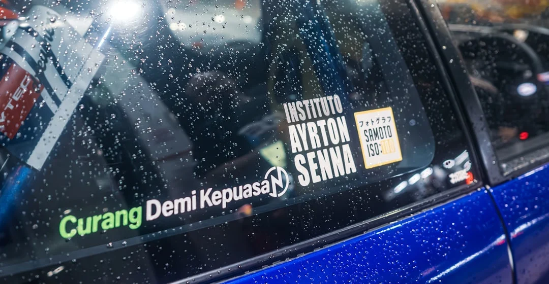 Membersihkan jamur kaca mobil dengan bahan sederhana