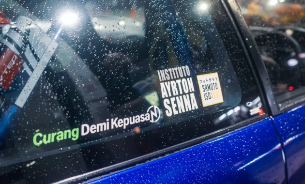 Membersihkan jamur kaca mobil dengan bahan sederhana