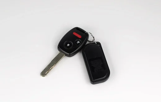 Ganti baterai kunci remote mobil dengan mudah